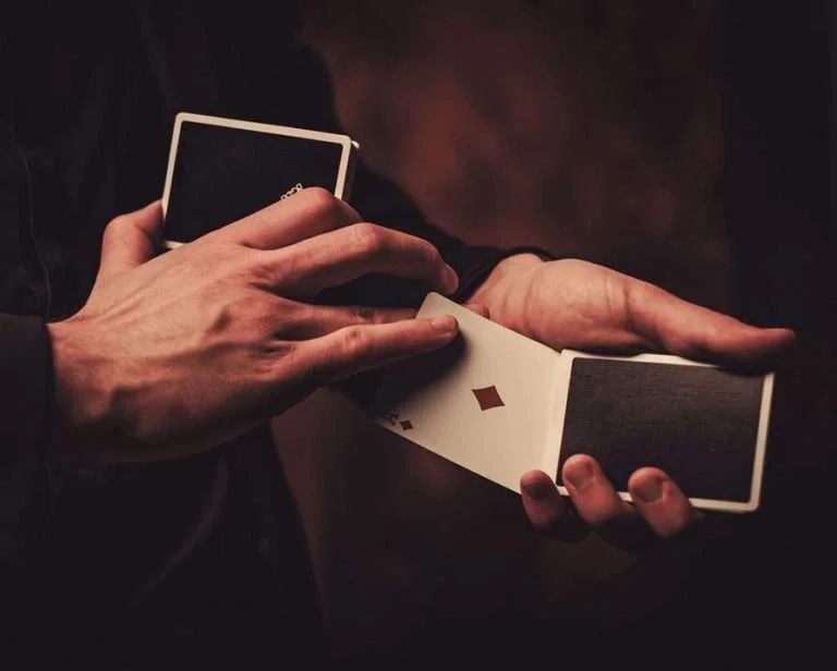 TEAM BUILDING MAROC 21 magicien close up Team Building marrakech